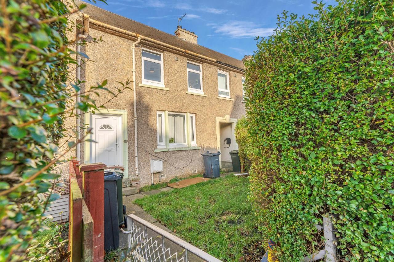 Modern & Spacious 2 Bedroom House - Free Parking - Front & Back Garden - Private Main Door Entrance Единбург Екстер'єр фото