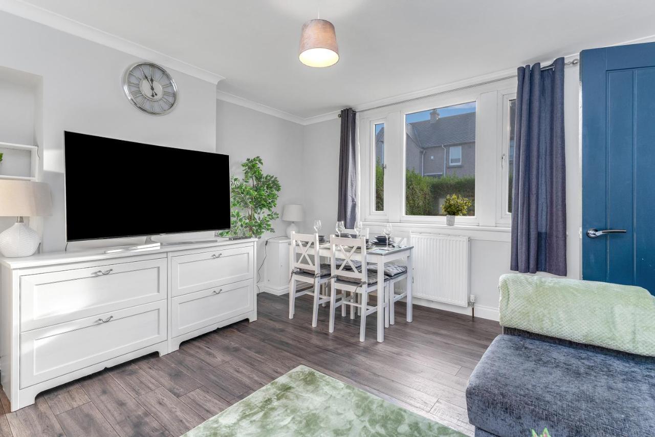 Modern & Spacious 2 Bedroom House - Free Parking - Front & Back Garden - Private Main Door Entrance Единбург Екстер'єр фото
